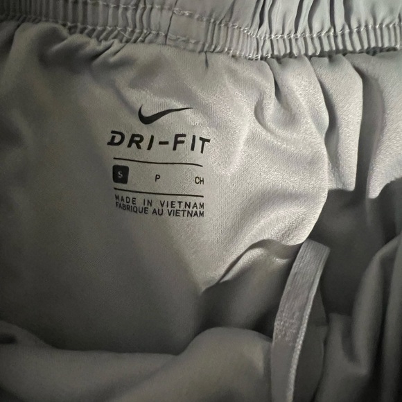 Nike Dri-Fit Running Shorts Light Grey Size S - Picture 3 of 4